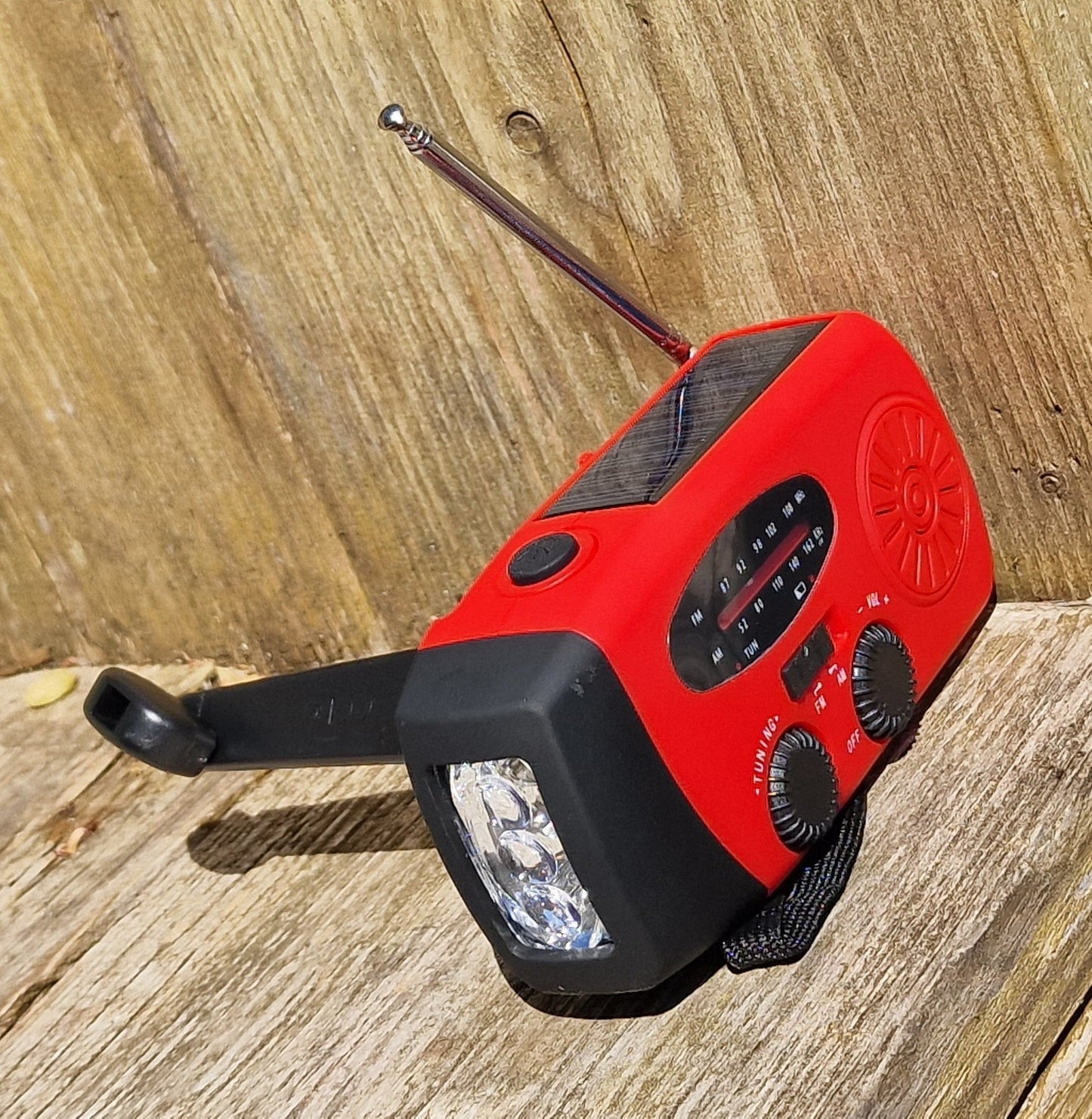 Multifunctionele noodradio – zonnepaneel, dynamo & USB c – met powerbank en zaklamp - voor Sinterklaas en Kerst