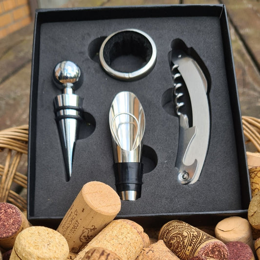 Perfect voor wijnliefhebbers – 4 - delige wijnaccessoireset in elegante zwarte box - THINGS - TO - BUY