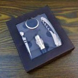 wijnaccessoireset met kurkentrekker, schenktuit, ring en stopper