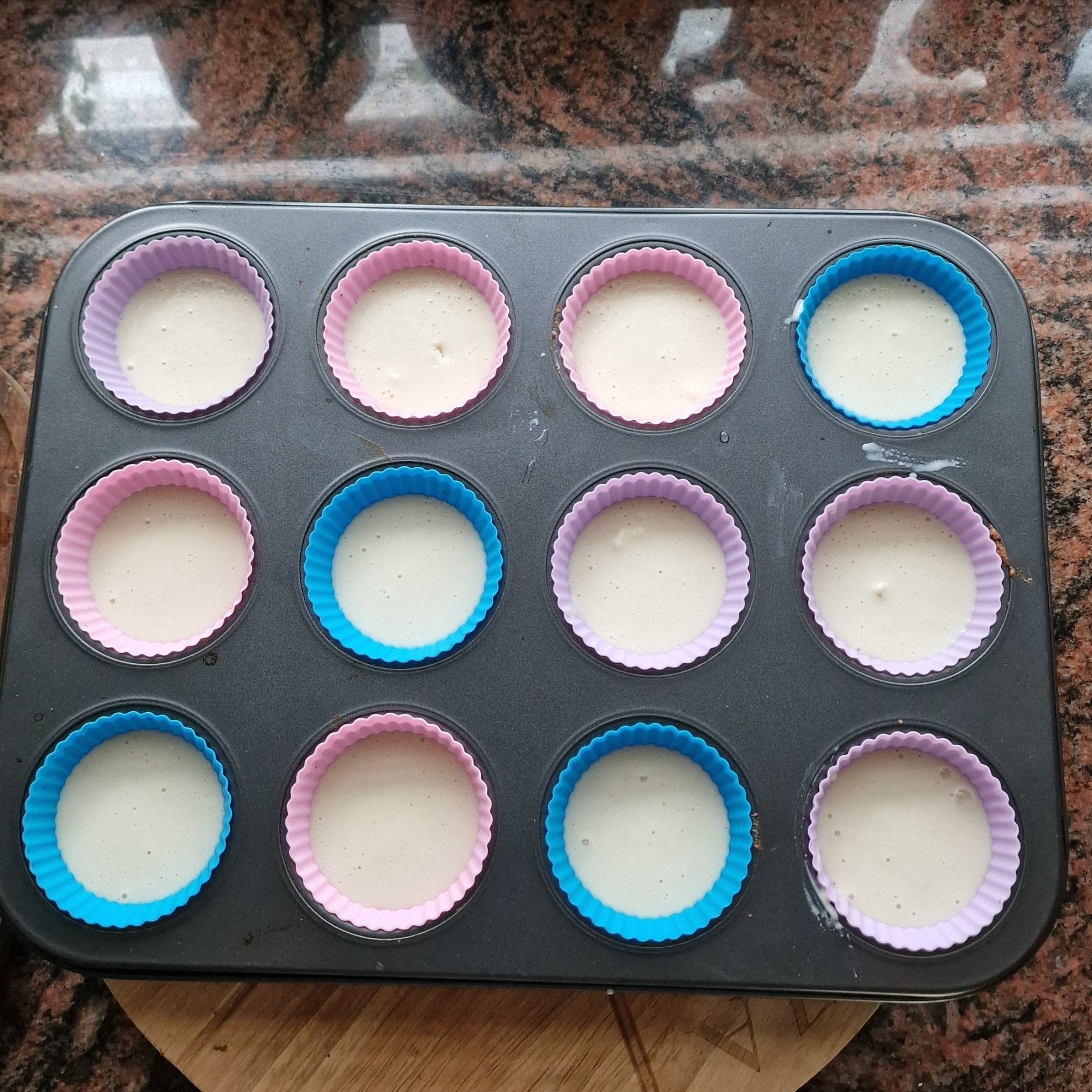 Bakken wordt leuk – muffinbakvorm met 12 siliconen vormpjes, hittebestendig & BPA - vrij - THINGS - TO - BUY