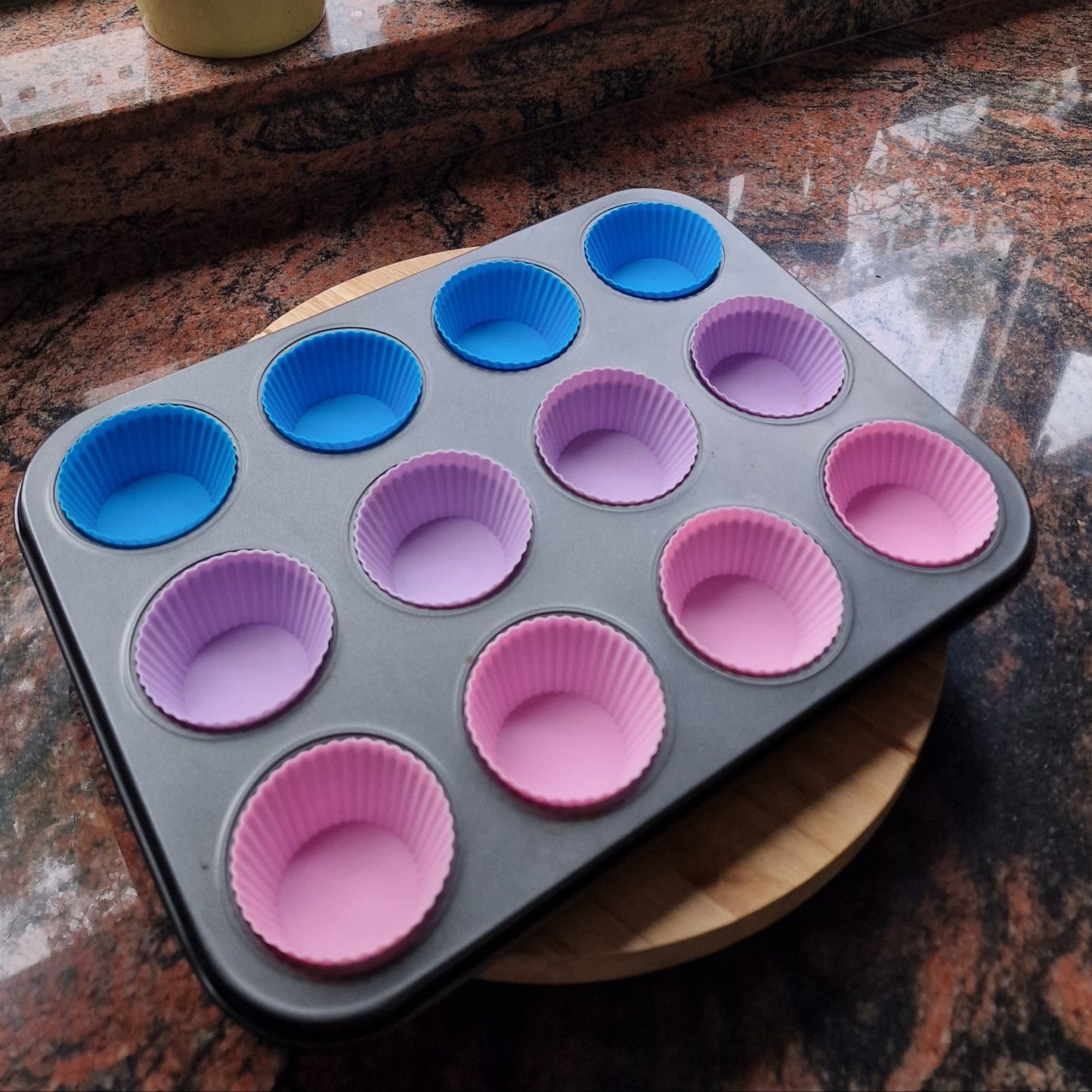 Bakken wordt leuk – muffinbakvorm met 12 siliconen vormpjes, hittebestendig & BPA - vrij - THINGS - TO - BUY