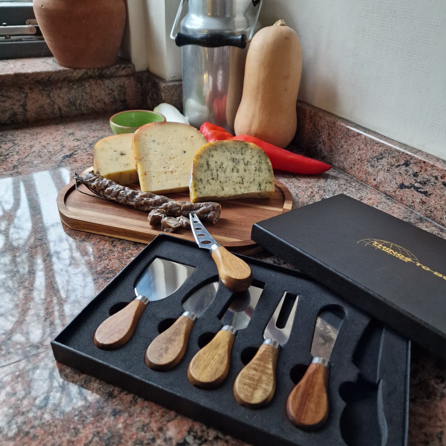 Cadeaupakket Kaas – serveerplank & 6 - delige kaasmesjes set - THINGS - TO - BUY