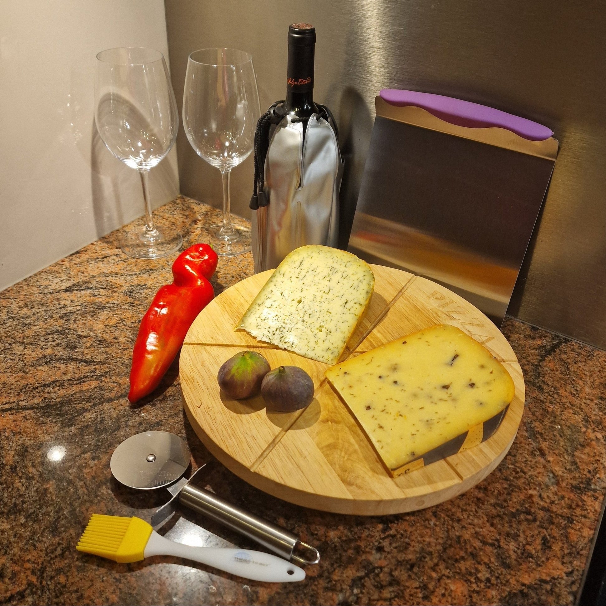 Cadeaupakket Pizza – pizzabord, snijder, schep, wijnkoeler & bakkwast - THINGS - TO - BUY