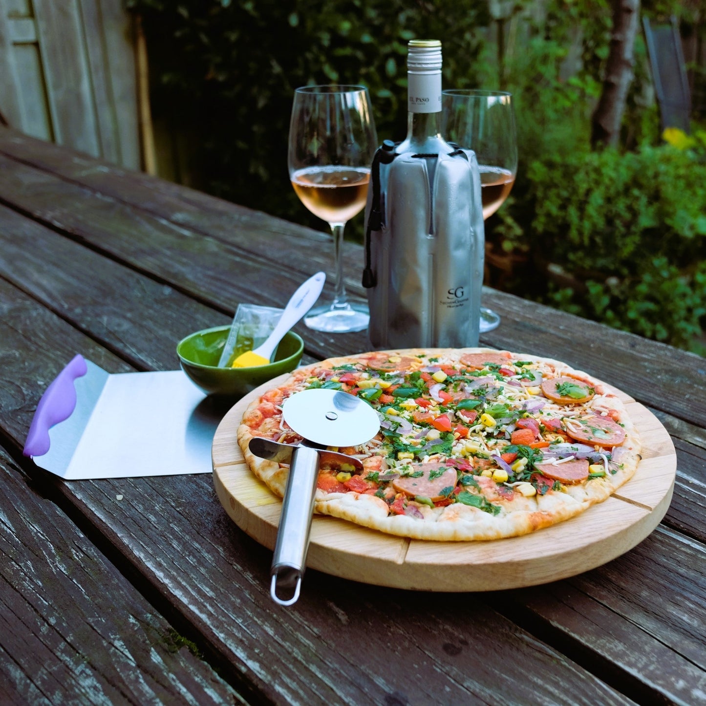 Cadeaupakket Pizza – pizzabord, snijder, schep, wijnkoeler & bakkwast - THINGS - TO - BUY