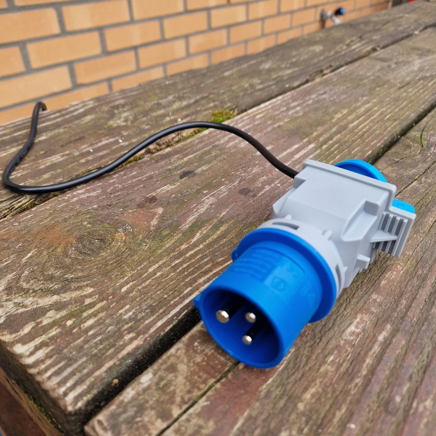 CEE contra stekker 16A IP44 – 230V 3500W - THINGS - TO - BUY