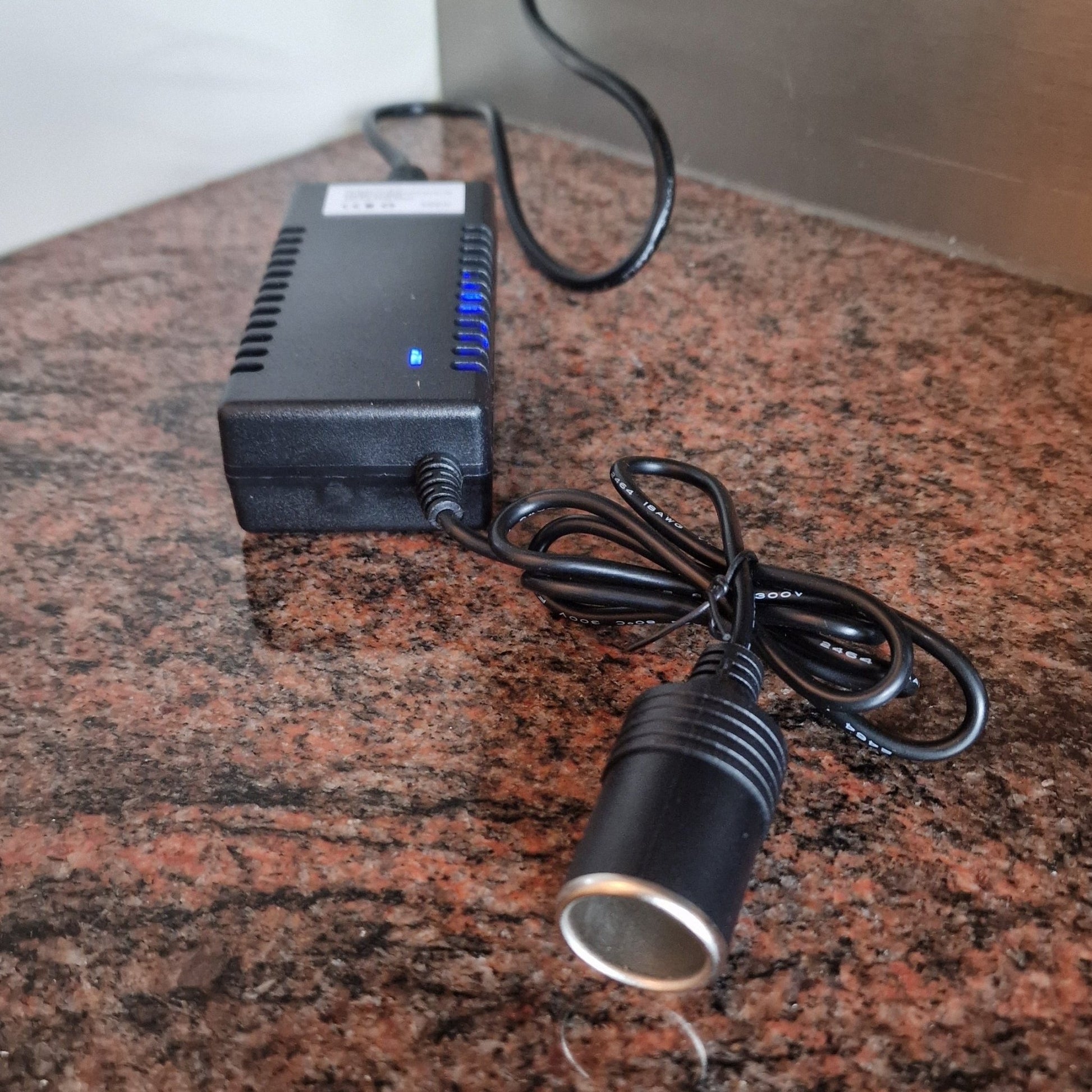 Omvormer 220V naar 12V – 6A (72W)