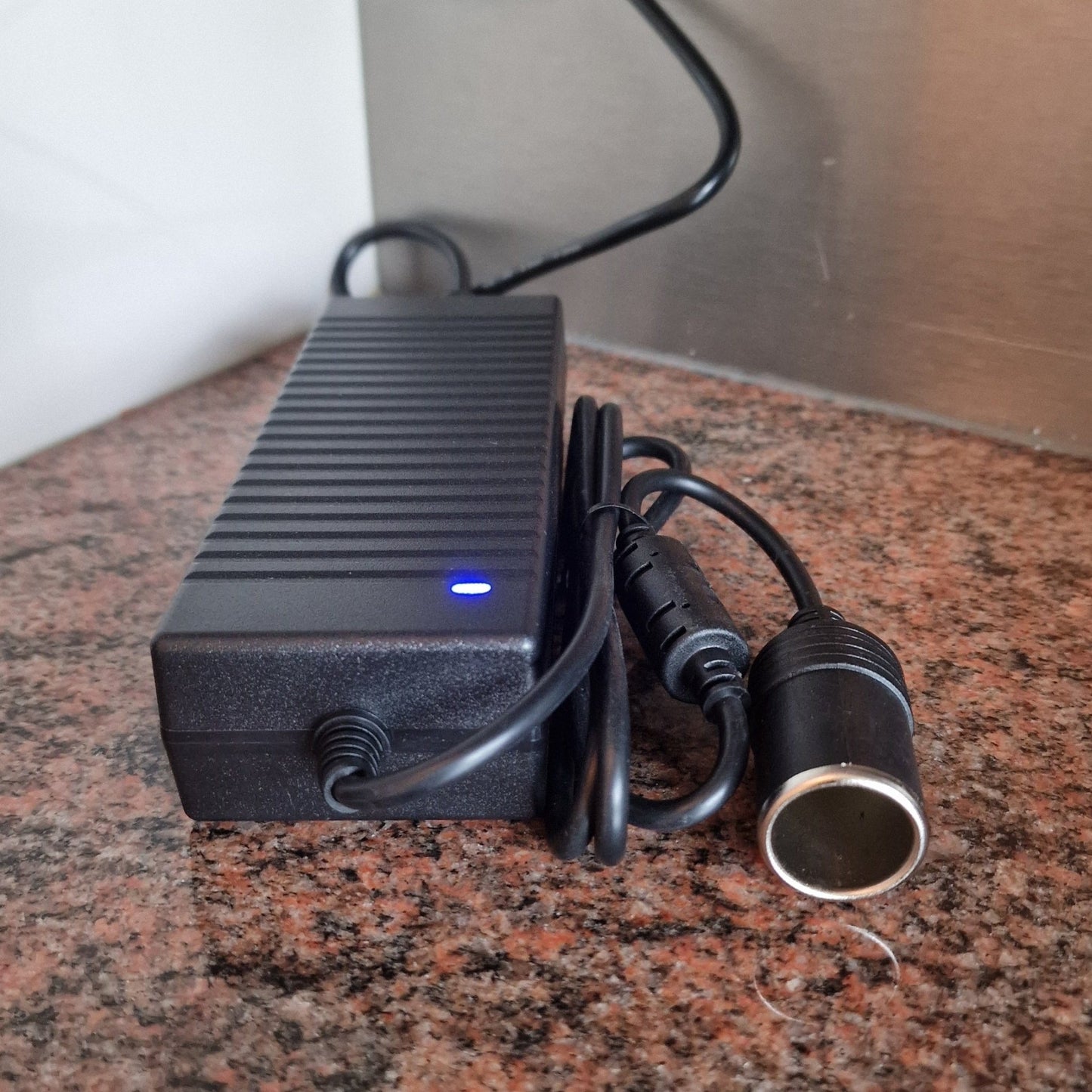 Omvormer 220V naar 12V – 10A (120W)