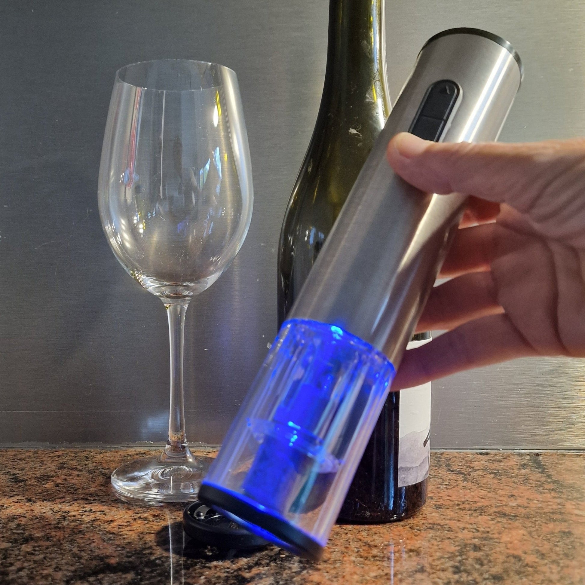 Flessen moeiteloos open – elektrische kurkentrekker met LED en foliesnijder, stijlvol & praktisch - THINGS - TO - BUY