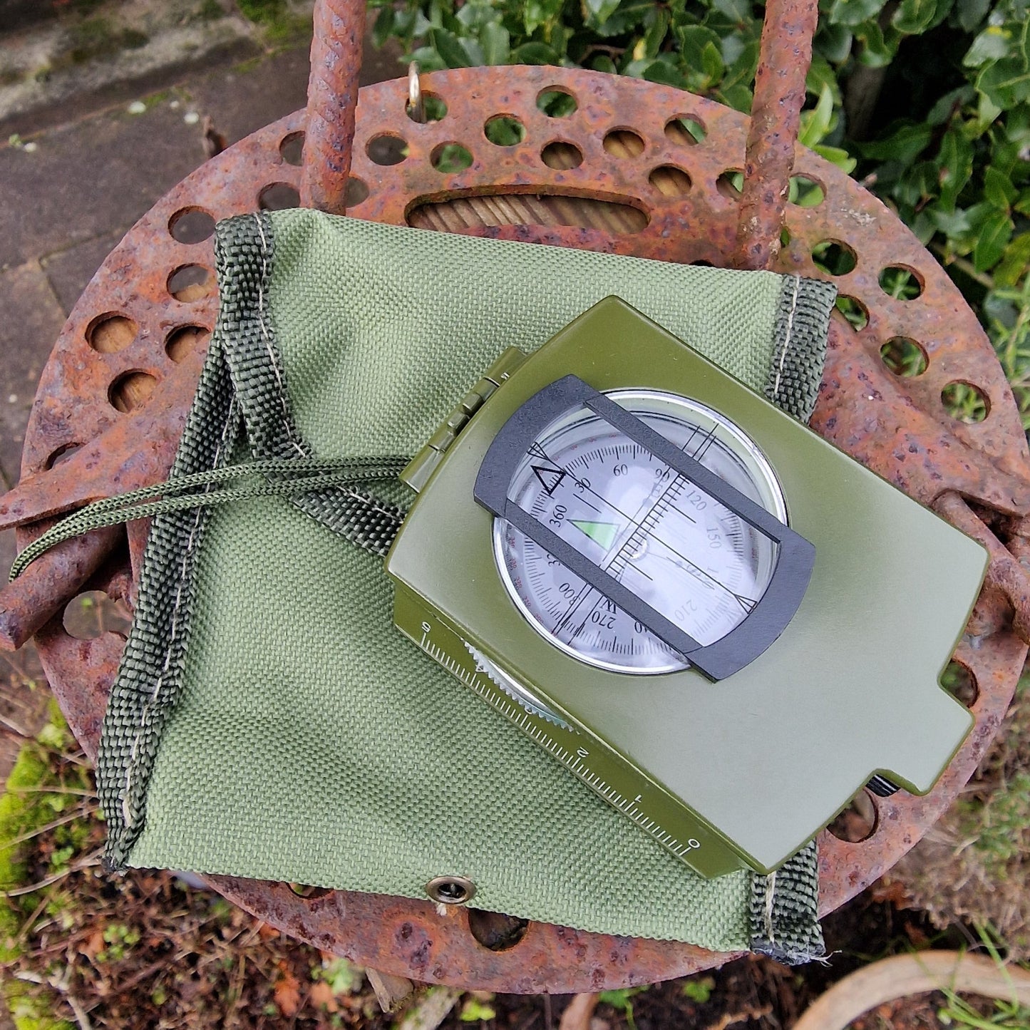 Militair kompas met vizier – nauwkeurig outdoor kompas met metalen behuizing - THINGS - TO - BUY