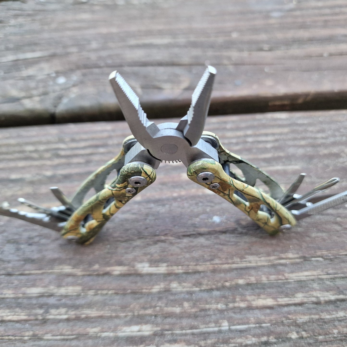 Onmisbaar voor outdoor avonturen – multitool 11 - in - 1, licht en praktisch - THINGS - TO - BUY