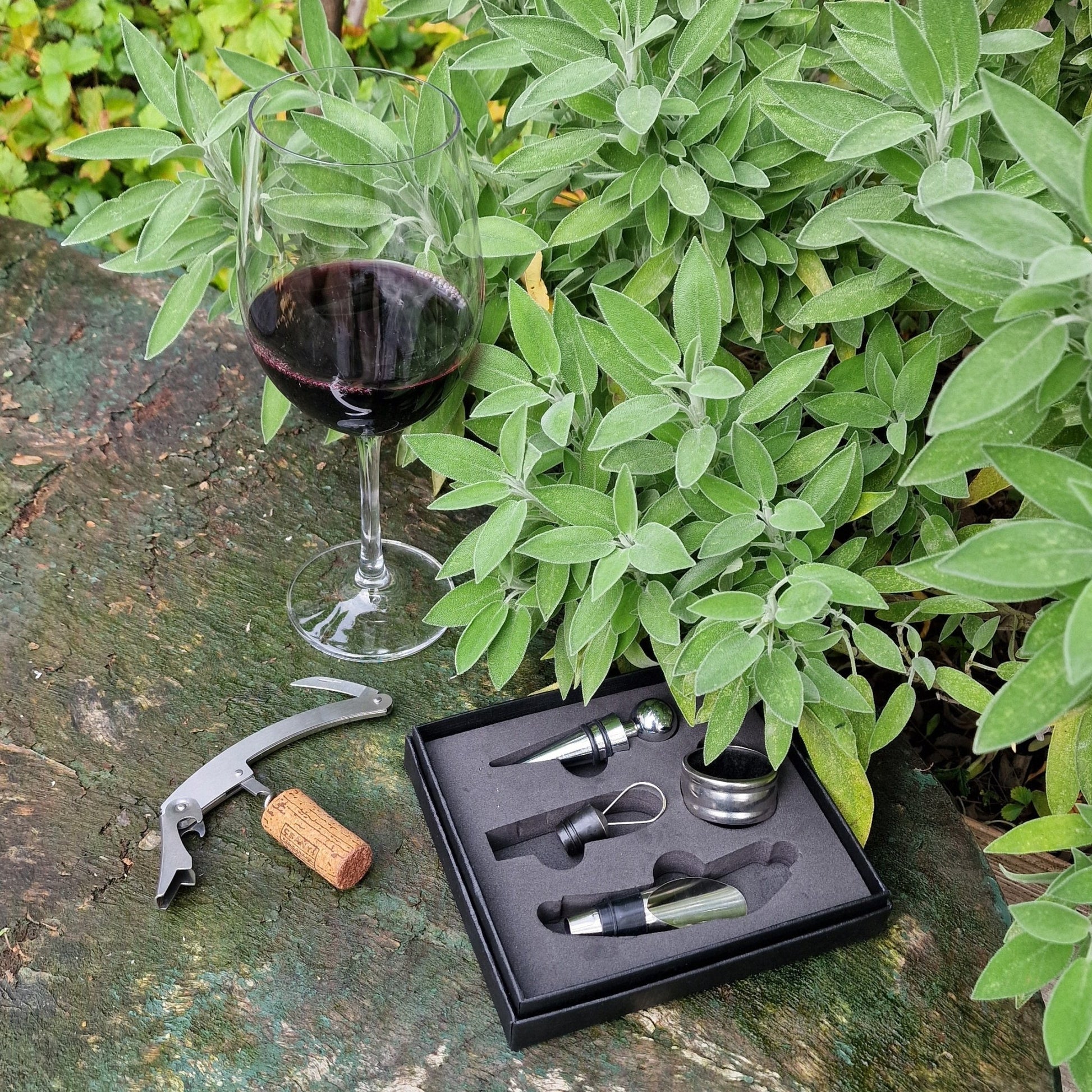 Perfect voor wijnliefhebbers – 4 - delige wijnaccessoireset in elegante zwarte box - THINGS - TO - BUY